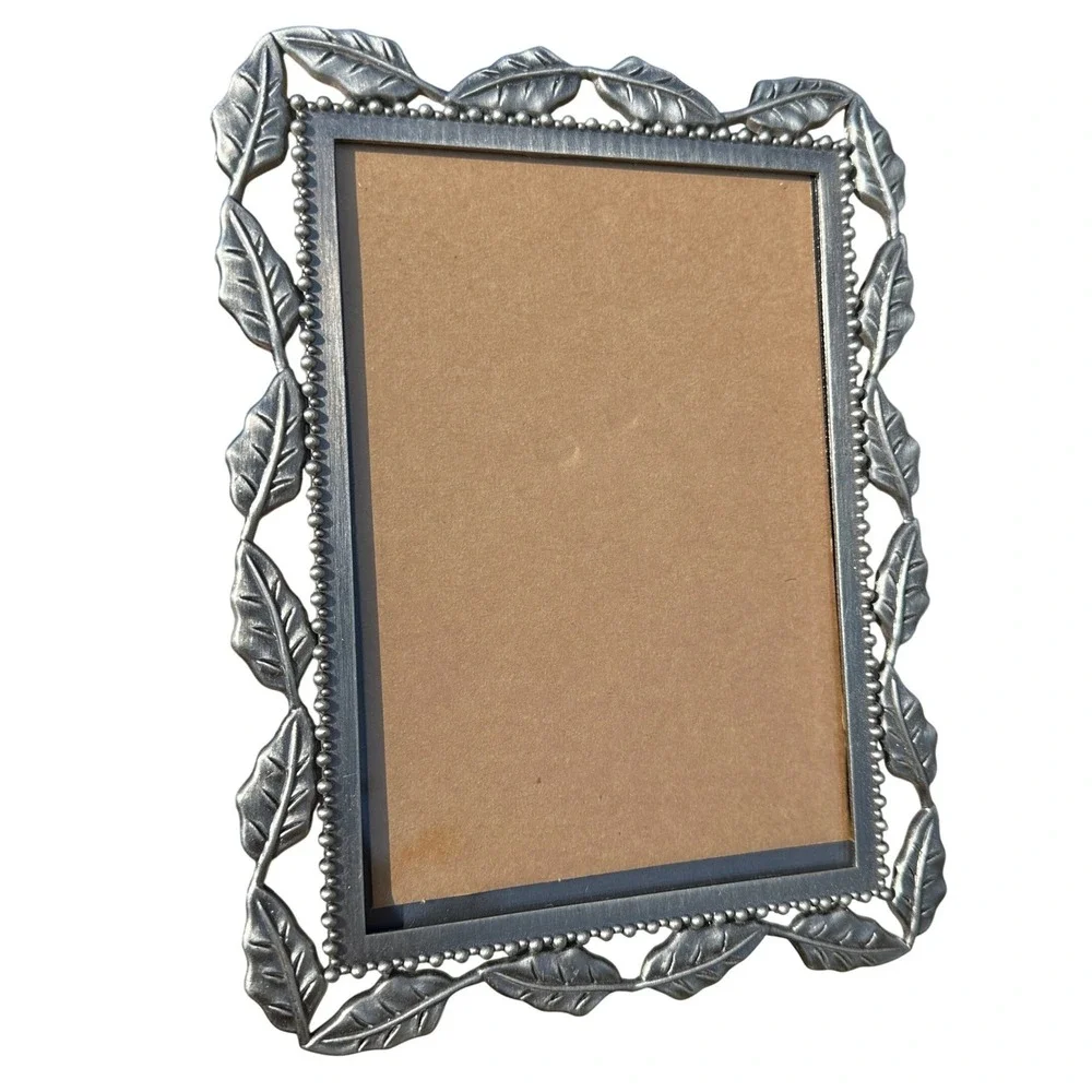 Silver Tone Leaf Border 4.5x6.5 Photo Frame Beaded Edge Tabletop Decor
